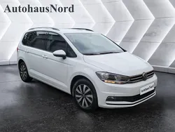Weiß Gebraucht 2024 VW Touran Van / Kleinbus | 29.900 € (Guter Preis)