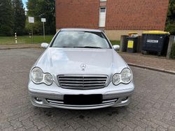 Silber Gebraucht 2006 Mercedes C220 Limousine | 2.200 €
