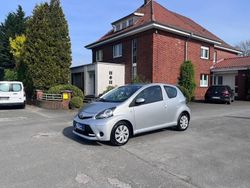 Silber Gebraucht 2013 Toyota Aygo Cool Kleinwagen | 3.900 € (Etwas zu teuer)
