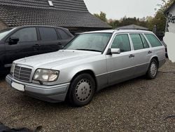 Silber Gebraucht 1995 Mercedes E280 Kombi | 4.490 €