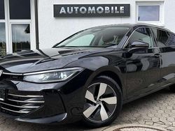 Grenadillschwarz metallic Gebraucht 2024 VW Passat Elegance Kombi | 35.979 € (Superpreis)