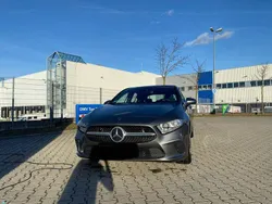 Grau Gebraucht 2019 Mercedes A180 Limousine | 18.999 € (Fairer Preis)