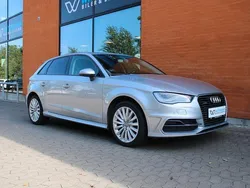 Silber Gebraucht 2015 Audi A3 Sportback e-tron Ambition Limousine | 14.280 € (Fairer Preis)