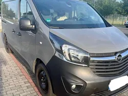 Grau Gebraucht 2016 Opel Vivaro Van | 11.750 € (Etwas zu teuer)