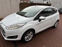 Weiß Gebraucht 2015 Ford Fiesta Kleinwagen | 5.999 € (Etwas zu teuer)