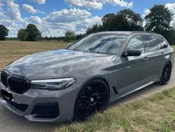 Grau Gebraucht 2022 BMW 530 Performance Kombi | 46.499 € (Teuer)