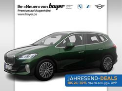 Sanremo green metallic Neu 2025 BMW 218 Active Tourer Luxury Line Van / Kleinbus | 48.710 €