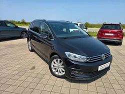 Schwarz Gebraucht 2018 VW Touran Highline Van / Kleinbus | 23.499 € (Fairer Preis)