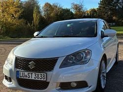 Weiß Gebraucht 2013 Suzuki Kizashi Sport Limousine | 7.900 €