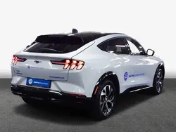 Space white metallic Gebraucht 2023 Ford Mustang Mach-E S SUV | 31.925 € (Fairer Preis)