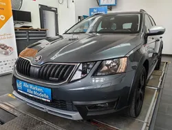 Grau Gebraucht 2017 Skoda Octavia Scout 4x4 Kombi | 16.490 € (Fairer Preis)