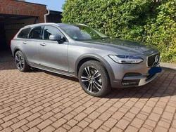 Silber Gebraucht 2018 Volvo V90 CC Pro Kombi | 31.900 € (Fairer Preis)