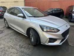 Silber Gebraucht 2021 Ford Focus ST-Line Limousine | 16.900 € (Guter Preis)