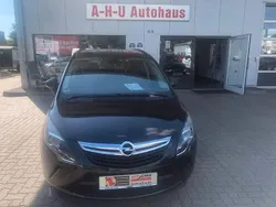 Schwarz Gebraucht 2012 Opel Zafira Tourer Edition Van / Kleinbus | 9.650 € (Fairer Preis)