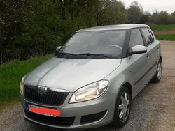 Grün Gebraucht 2010 Skoda Fabia Limousine | 3.300 €