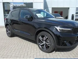 Schwarz Gebraucht 2024 Volvo XC40 Plus SUV | 39.000 € (Fairer Preis)