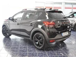 Perlmuttschwarz Gebraucht 2023 Dacia Sandero Extreme Kleinwagen | 15.480 €