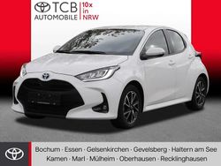 Weiß Gebraucht 2022 Toyota Yaris Team Kleinwagen | 17.989 € (Fairer Preis)