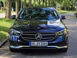 Blau Gebraucht 2021 Mercedes E220 Avantgarde Limousine | 34.500 € (Guter Preis)