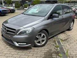 Grau Gebraucht 2013 Mercedes B180 Van / Kleinbus | 5.399 € (Teuer)