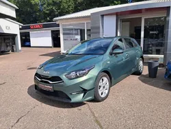 Experience green metallic Gebraucht 2022 Kia Ceed Vision Limousine | 16.900 € (Guter Preis)