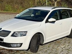 Weiß Gebraucht 2016 Skoda Octavia Ambition Kombi | 7.900 € (Guter Preis)