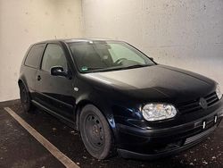 Schwarz Gebraucht 1999 VW Golf Limousine | 825 € (Fairer Preis)