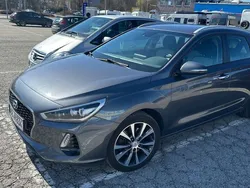 Grau Gebraucht 2017 Hyundai i30 Trend Kombi | 11.499 € (Fairer Preis)
