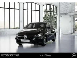 Kosmosschwarz metallic Gebraucht 2024 Mercedes B180 Progressive Van / Kleinbus | 29.999 € (Superpreis)