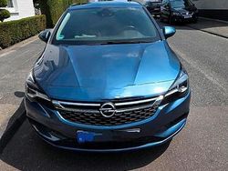Blau Gebraucht 2017 Opel Astra Edition Limousine | 12.000 € (Etwas zu teuer)