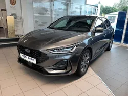 Grau Gebraucht 2023 Ford Focus ST-Line Limousine | 24.990 € (Fairer Preis)