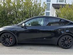 Schwarz Gebraucht 2022 Tesla Model Y Performance SUV | 40.499 € (Etwas zu teuer)