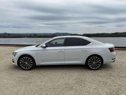 Weiß Gebraucht 2022 Skoda Superb LAURIN & KLEMENT Limousine | 28.200 € (Guter Preis)