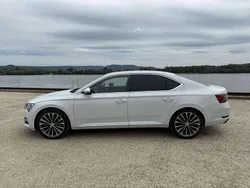 Weiß Gebraucht 2022 Skoda Superb LAURIN & KLEMENT Limousine | 28.200 € (Guter Preis)