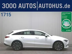 Weiss Gebraucht 2020 Mercedes CLA200 Shooting Brake Kombi | 23.480 € (Guter Preis)