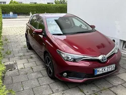 Rot Gebraucht 2017 Toyota Auris Hybrid Edition-S Limousine | 12.500 € (Fairer Preis)