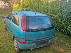 Grün Gebraucht 2003 Opel Corsa Kleinwagen | 800 € (Guter Preis)