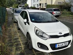 Weiß Gebraucht 2012 Kia Rio Spirit Kleinwagen | 4.800 € (Etwas zu teuer)