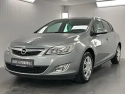 Silber Gebraucht 2011 Opel Astra Design Edition Limousine | 6.990 € (Teuer)