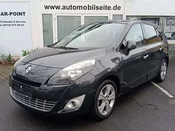 Grau Gebraucht 2011 Renault Scénic III Dynamique Van / Kleinbus | 5.750 € (Teuer)
