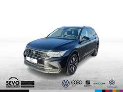 Schwarz Gebraucht 2024 VW Tiguan Move SUV | 32.970 € (Guter Preis)