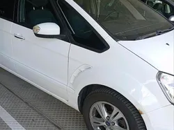 Weiß Gebraucht 2009 Ford S-MAX S Van / Kleinbus | 2.300 €