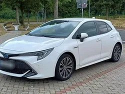 Weiß Gebraucht 2020 Toyota Corolla Comfort Limousine | 17.990 € (Etwas zu teuer)