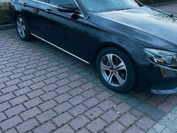 Schwarz Gebraucht 2016 Mercedes 220 Limousine | 20.500 €