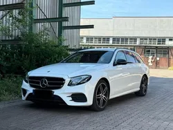 Weiß Gebraucht 2018 Mercedes E220 AMG line Kombi | 24.750 € (Guter Preis)