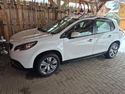 Weiß Gebraucht 2017 Peugeot 2008 Access SUV | 7.500 € (Guter Preis)