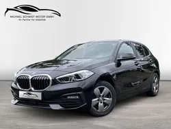 Saphirschwarz Gebraucht 2023 BMW 118 Advantage Kleinwagen | 19.900 € (Fairer Preis)