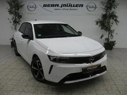 Jade weiss/arktis weiss Gebraucht 2022 Opel Astra Edition Limousine | 19.900 € (Teuer)