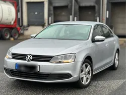 Grau Gebraucht 2011 VW Jetta Limousine | 10.900 € (Teuer)