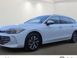 Pure white Gebraucht 2025 VW Passat Business Kombi | 46.590 €